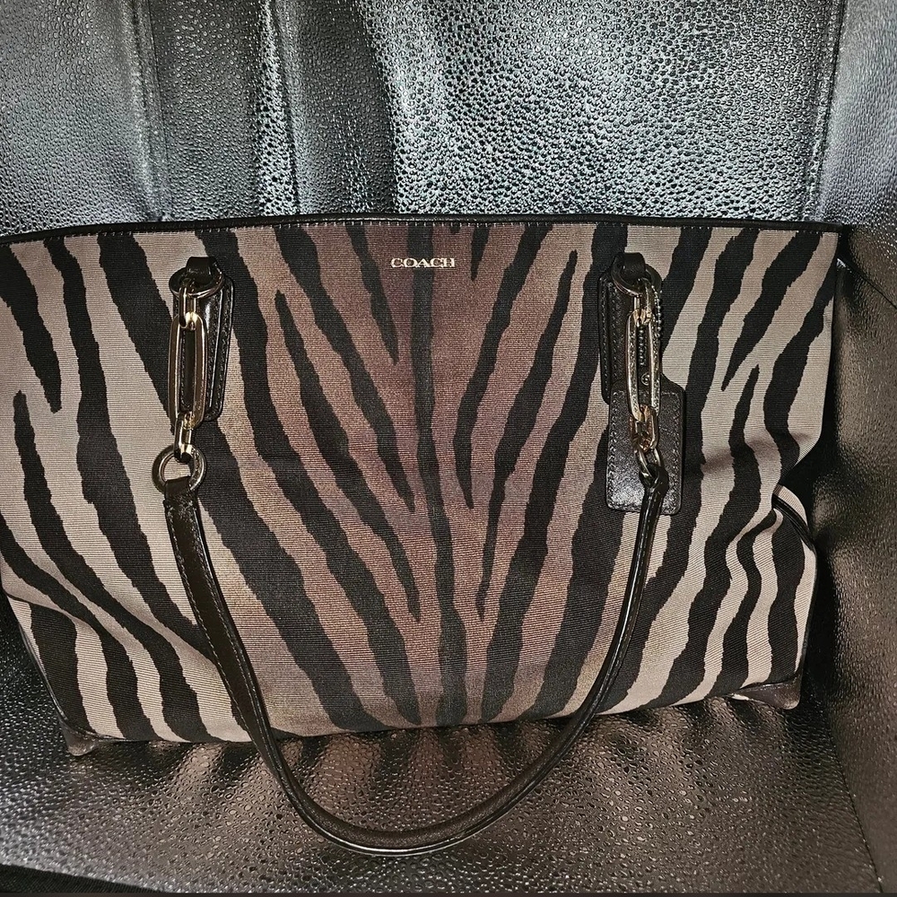 Coach Black and Brown Tote Bag with Elegant Design